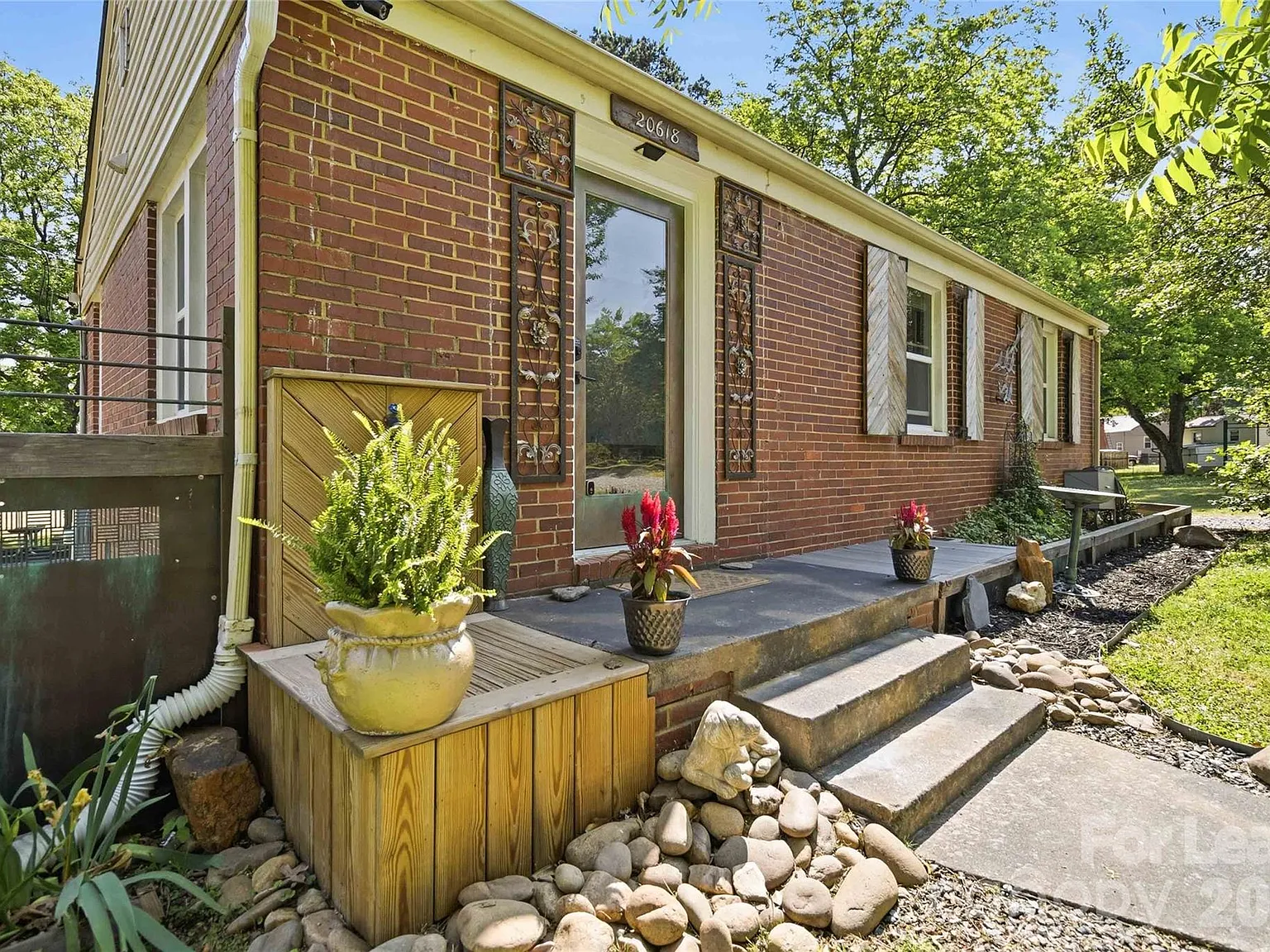 2 bed, 2.0 bath, 900 sqft, $1,800 — Photo 3
