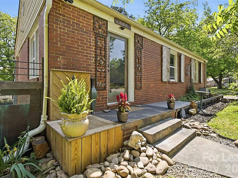 20618 Cornelius Ct — Photo 3