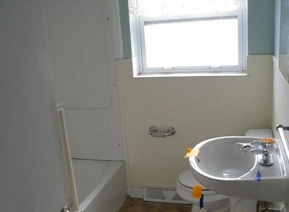 4th image of 1003 Valley View Dr