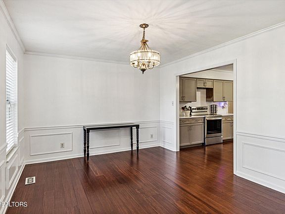 5th image of 8706 Villa Crest Cir