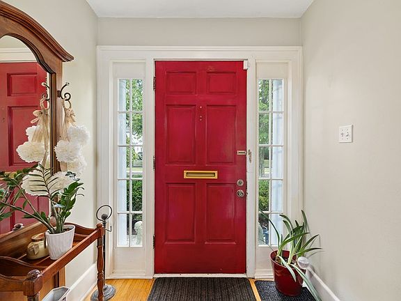 2nd image of 136 Glenwood Blvd