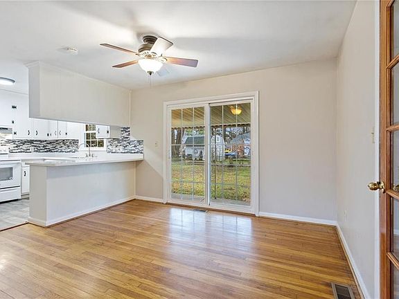 2nd image of 319 Ronald Dr