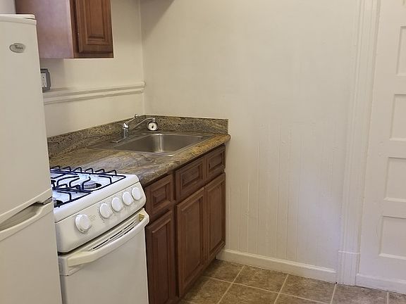 4th image of 149C Page St