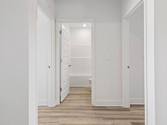 5th image of 213 Gray Owl Dr E