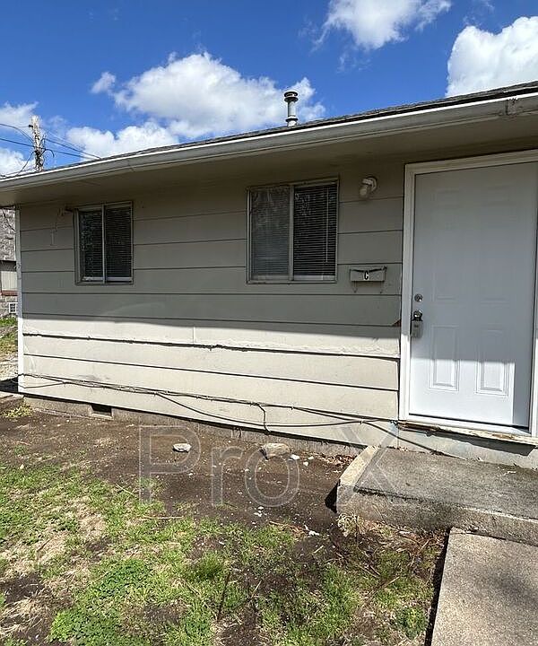 1st image of 208 W 1st Triplex APT C