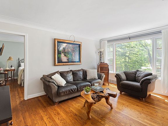 3rd image of 9014 W 123rd St
