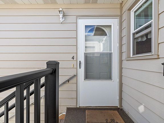 3rd image of 606 19th Ave SE