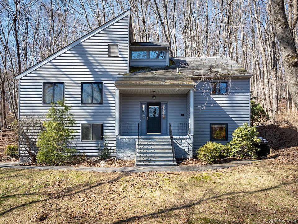 1st image of 27 Mohawk Lane