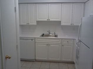 138 Edgemere Rd APT 6, West Roxbury, MA 02132