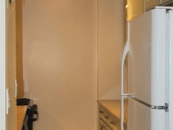 4th image of 347 W 57th St APT 9A