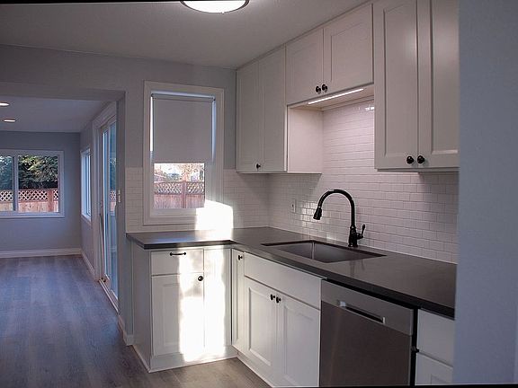 5th image of 425 N Marine Dr