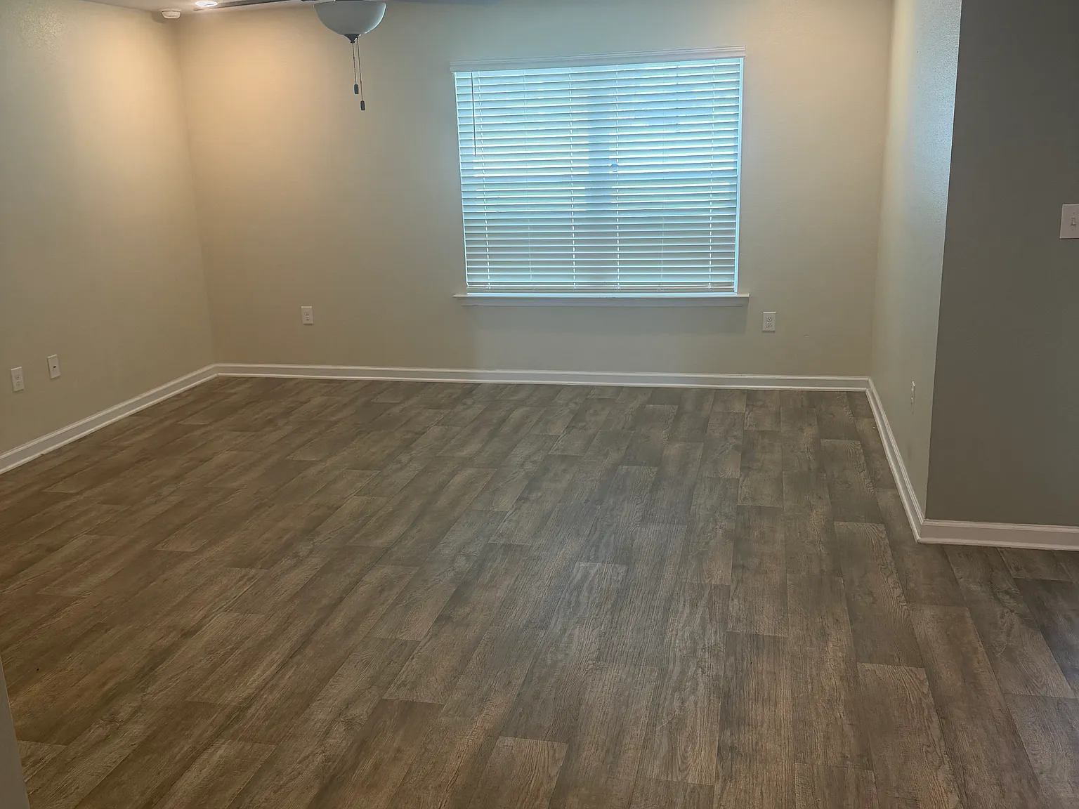 4 bed, 1806 sqft, $2,050 — Photo 4