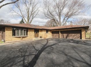 6N216 Harvey Rd, Medinah, IL 60157