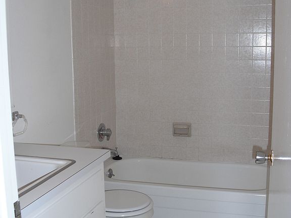 4th image of 93 Kennedy Ave APT A