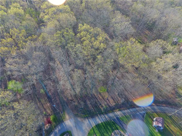 Swallow Dr, New Alexandria, PA 15670