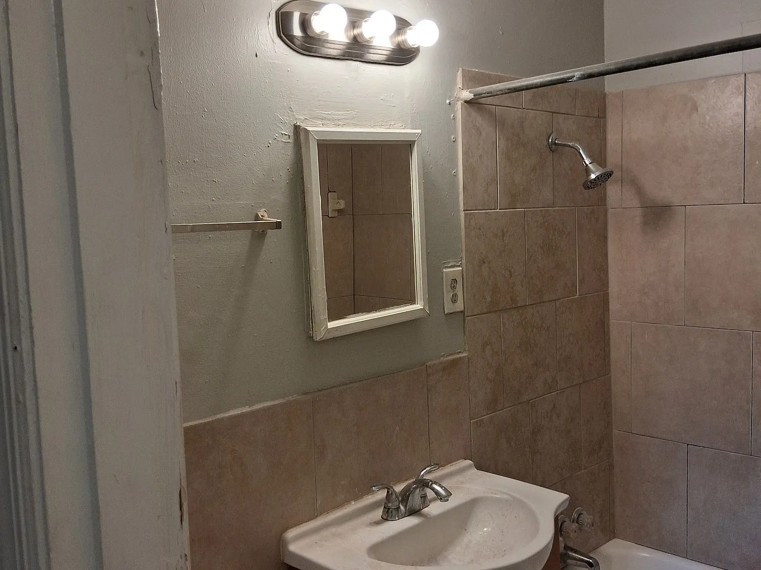 3 bed, 1440 sqft, $1,000 — Photo 3