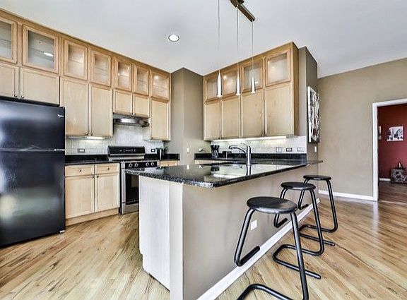 4th image of 2251 W Saint Paul Ave APT 4E