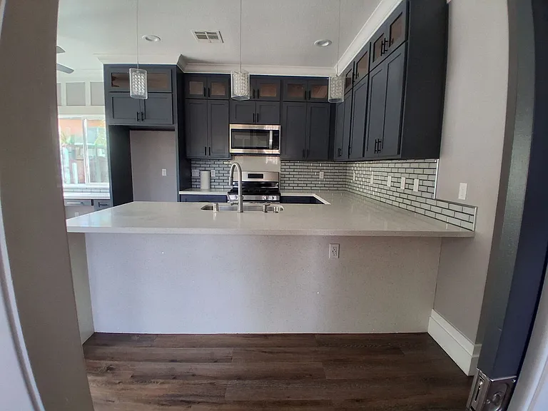 2112 Eicher Ave — Photo 4