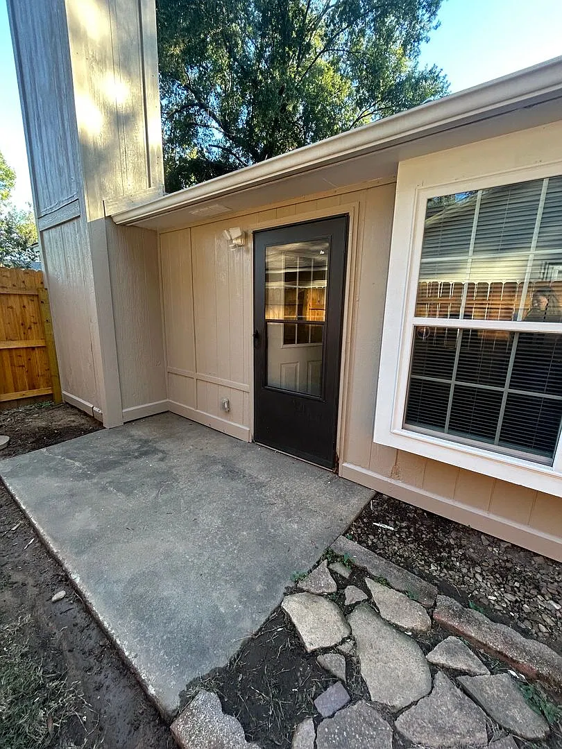 2206 Timberwood Ln — Photo 3