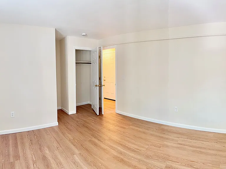 9B Center Garden Blvd #9B — Photo 6