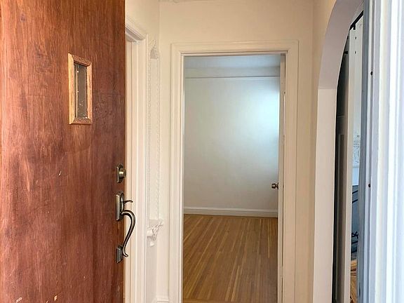 2nd image of 1136 Shotwell St