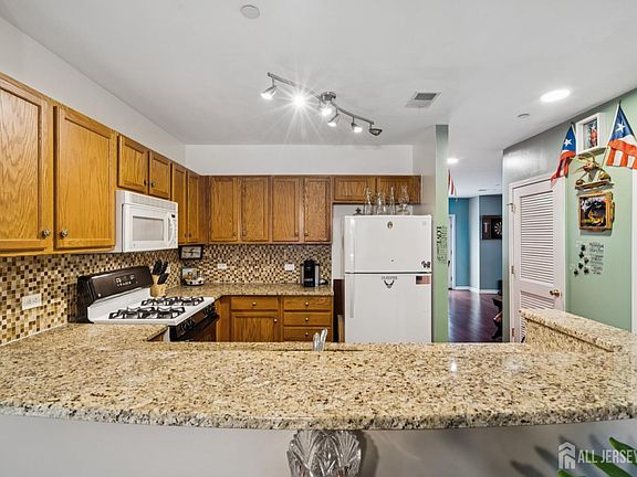 4th image of 368 Rector St Unit 419