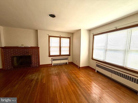 4th image of 10916 Allen Ave
