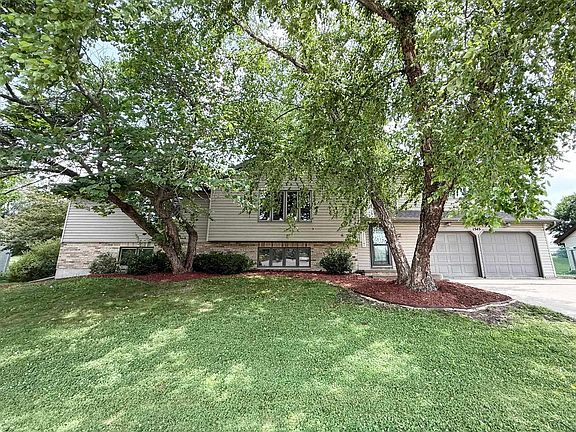 2nd image of 1545 W Golf Dr