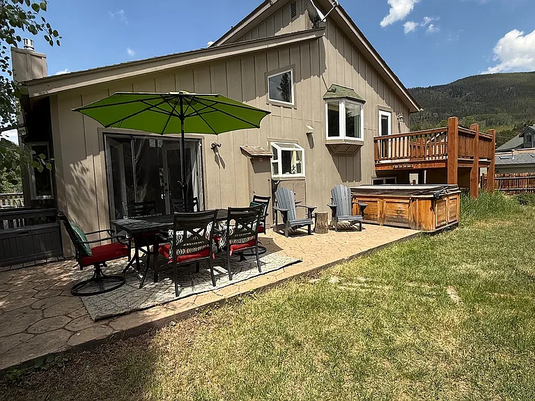 backyard/back deck