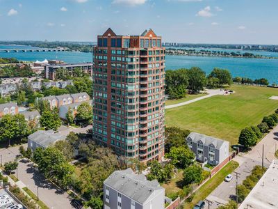 3320 Spinnaker 11d Ln, Detroit, MI, 48207