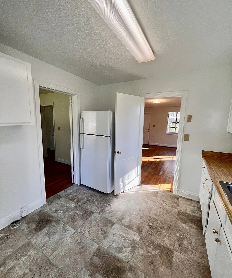 3 bed, 933 sqft, $1,815 — Photo 4