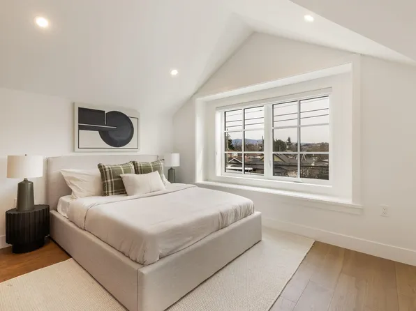 552 Kaslo St N #1, Vancouver, BC V5K 3M8
