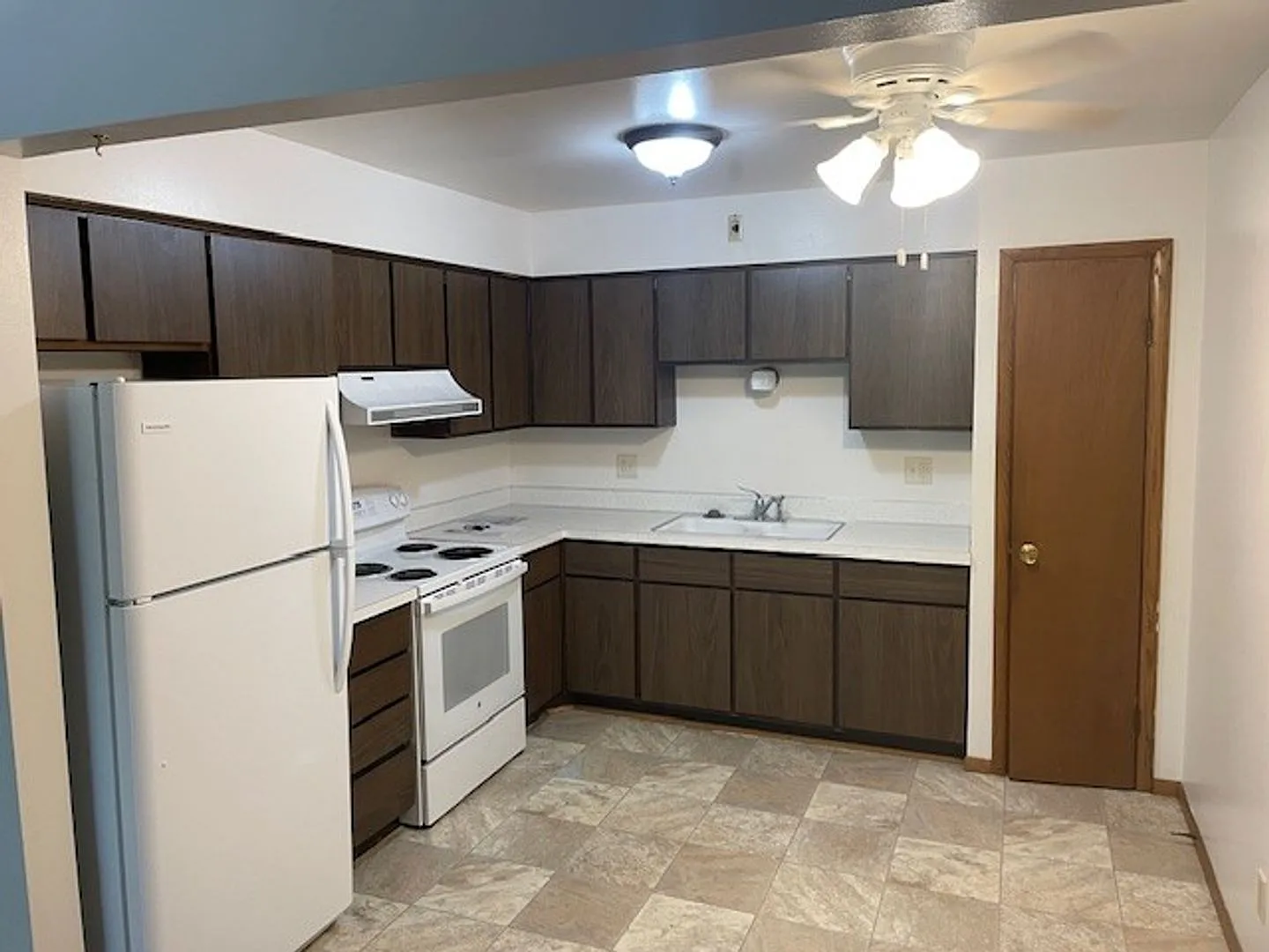 August Management presents the Colonial Apartments in New Holstein — Photo 3