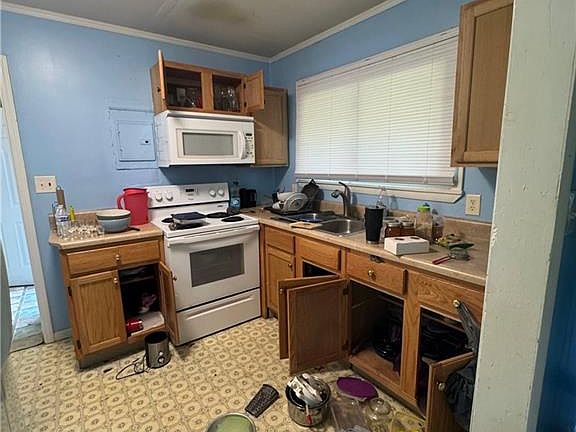 5th image of 7410 Seldon Rd
