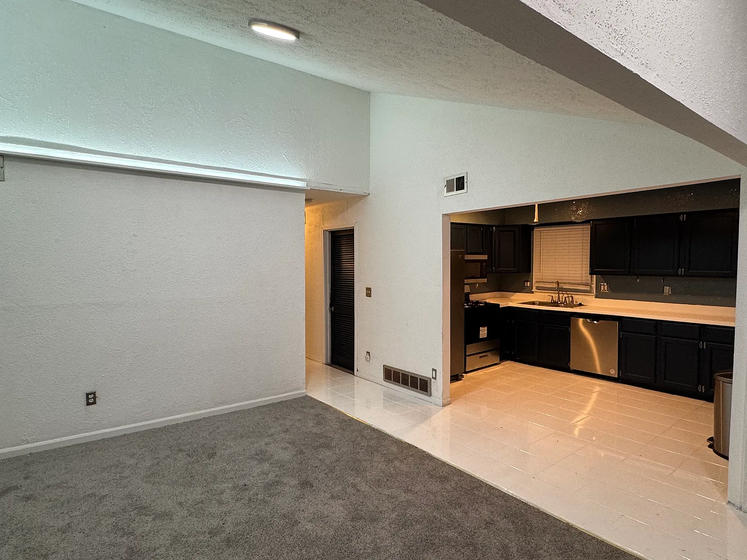 3 bed, 948 sqft, $1,250 — Photo 4