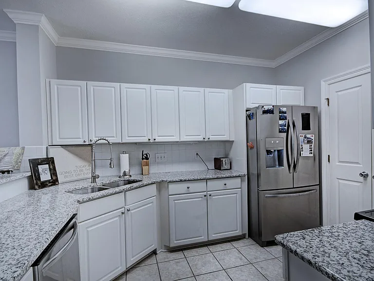 Charleston Cir — Photo 6