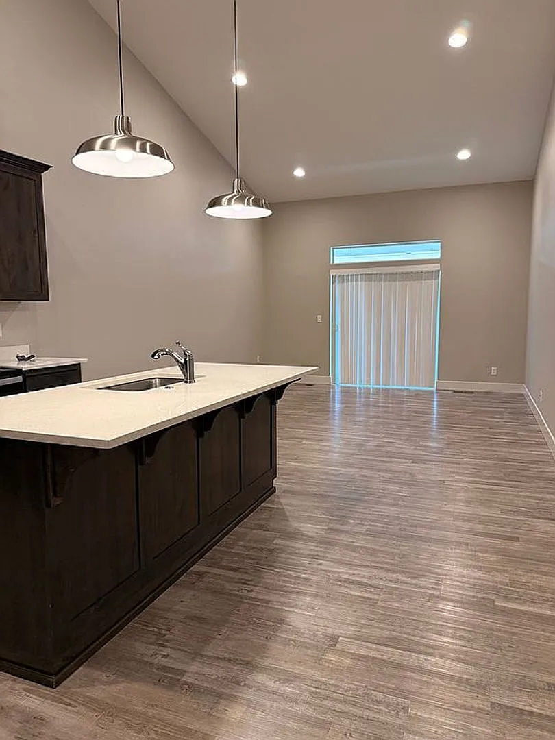 Modern Design Duplex — Photo 4