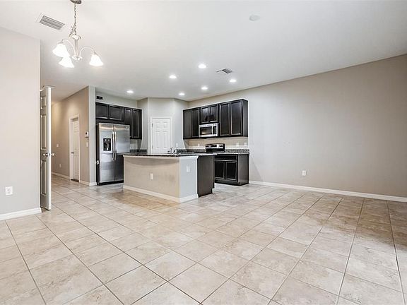 5th image of 7012 Holly Heath Dr