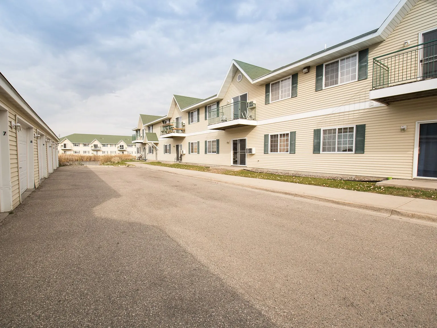 Pheasant Run Apartments — Photo 4