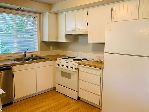 3rd image of 1419 SE 139th Ct