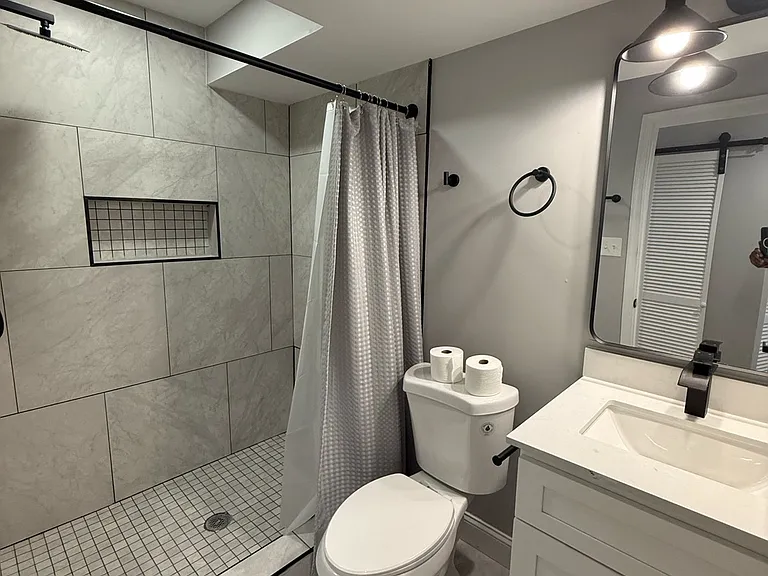 2317 Barclay St #4 — Photo 2