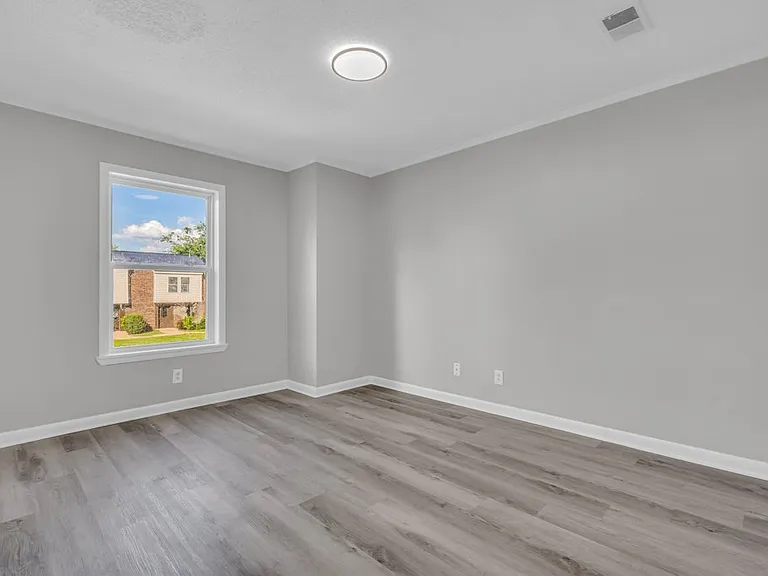 400 Forrest Blvd #26 — Photo 12