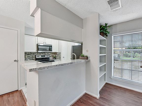 5th image of 2120 El Paseo Street #501