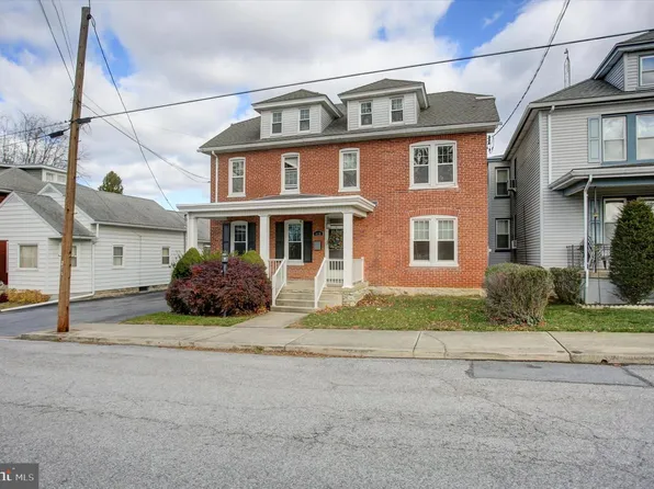 418 W 6th St, Waynesboro, PA 17268