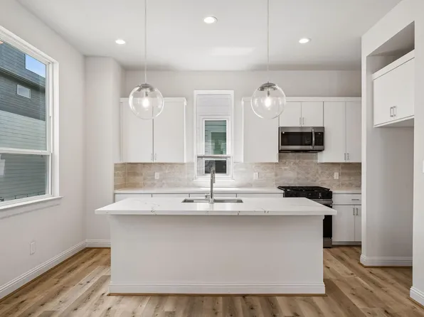 1804 Elysian St, Houston, TX 77026