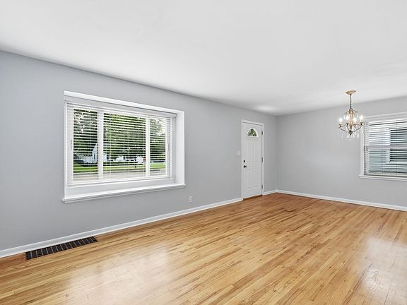 3rd image of 6820 Thomas Ave S