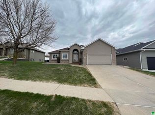 4706 Meadowlark Ln, Sioux City, IA 51106