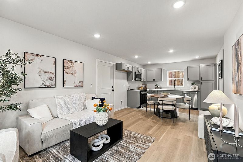 2nd image of 10514 Ninth Avenue NE