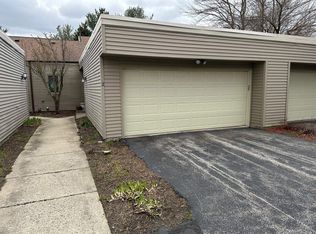 5285 Dierks Dr, Rockford, IL 61108