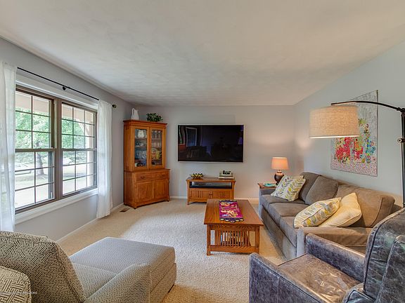 5th image of 1857 Maple Shade Dr